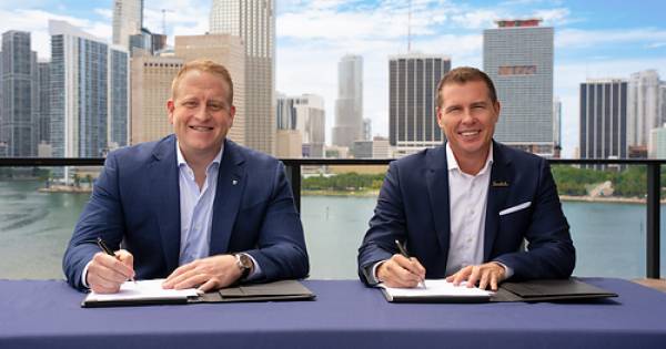 ROYAL CARIBBEAN GROUP AND SANDALS RESORTS ANNOUNCE LANDMARK PARTNERSHIP