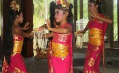 Balinese Samaya Seminyak Resort provides authentic local experience