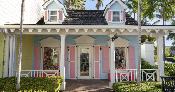 DYLAN’S CANDY BAR NOW OPEN AT ATLANTIS PARADISE ISLAND IN THE BAHAMAS