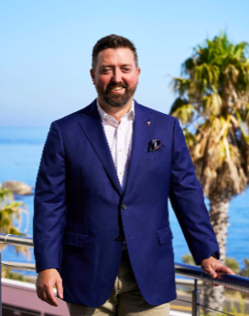 What makes The Twelve Apostles such a distinctive place to stay in Cape Town?