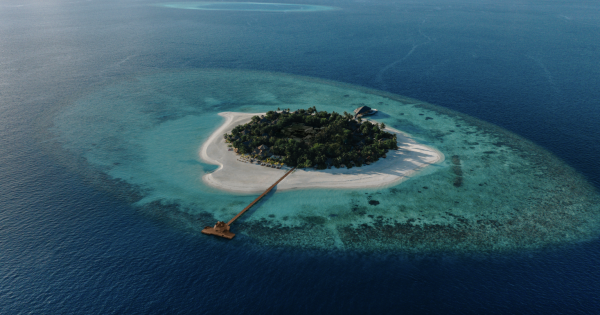 Banyan Tree Vabbinfaru and Dhawa Ihuru Champion Plastic Free July in the Maldives