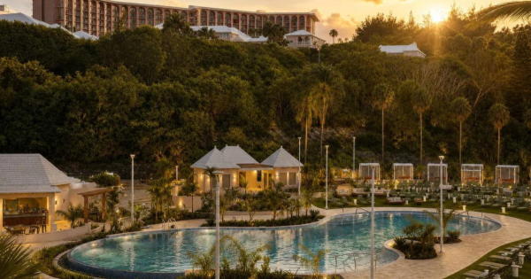 Fairmont Southampton Opens Palmetto Beach Club, Marking First Chapter in Resort’s Return