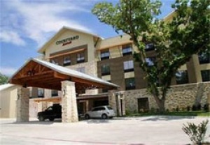 New Braunfels Hotel Caters to Outlet Shoppers