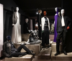 HOTEL AMIGO PARTNERS WITH THE FASHION & LACE MUSEUM FOR AN EXCLUSIVE STIJL EXHIBITION