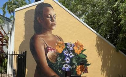 Travelodge Resort Darwin unveils two-storey high mural by artist Lisa King as part of Darwin Street