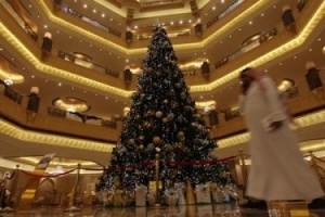 Emirates Palace shows off world’s most expensive Christmas tree