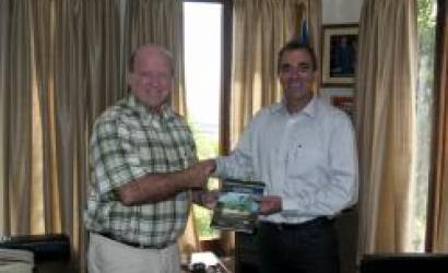 Professor Jack Carlsen discusses sustainable tourism with Minister Alain St.Ange