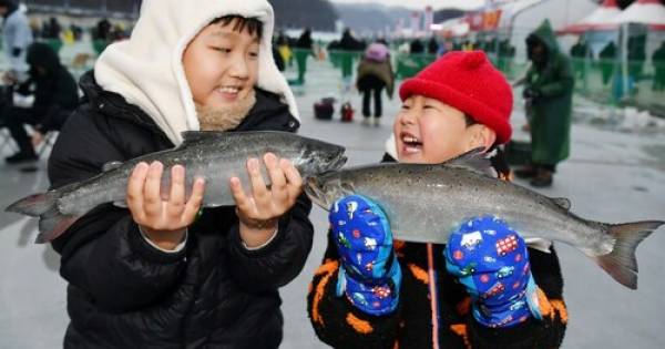 World-renowned ice fishing festival kicks off in Hwacheon