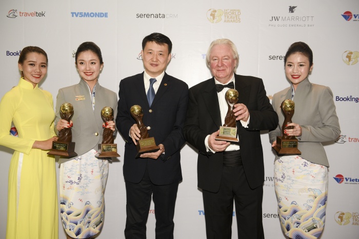 Hainan Airlines leads winners at the World Travel Awards