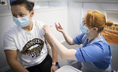 WTTC praises UK vaccine rollout success