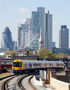 Passengers encouraged to know alternative routes into London this August