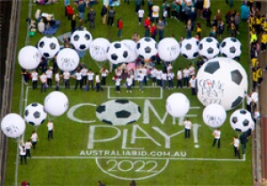 Sydney Harbour Bridge becomes giant grass football parkway for Australia 2022 FIFA World Cup Bid