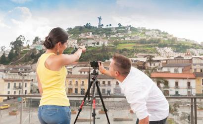 Quito breaks Guinness World Record: 6,775 people drawing the capital city