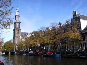 Amsterdam and Airbnb agree house sharing guidelines