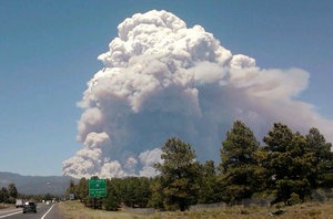 Crews try to keep wildfire from Flagstaff