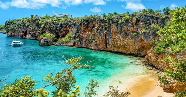 Anguilla launches online booking and payment for licensed taxi and chauffeur transfers