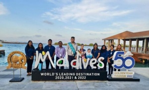 Maldives Welcomes First Tourist of 2023 with Special Ceremony at Airport