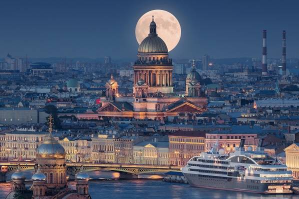 St Petersburg wins top title during World Travel Awards Grand Final 2016