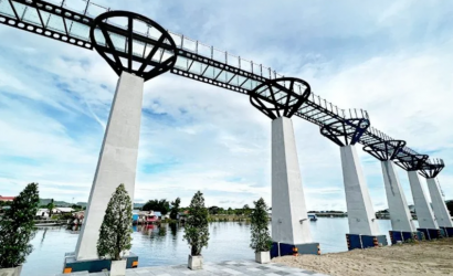 12-metre-high Kanchana Buri glass skywalk opens on River Kwai