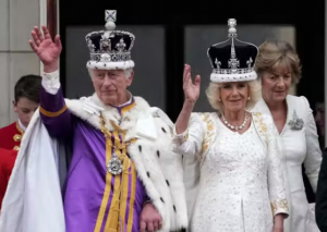 King and Queen appear on balcony at Buckingham palace after Coronation
