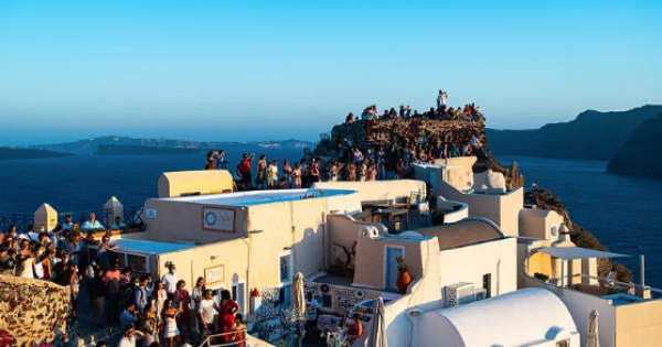 The Best Seasons to Visit Oia, Greece Breaking Travel News