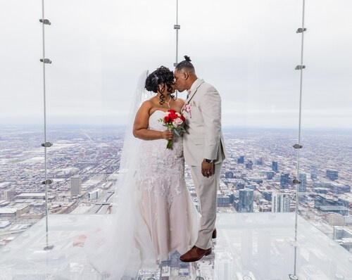 SKYDECK CHICAGO LAUNCHES 10TH ANNUAL LOVE ON THE LEDGE CONTEST