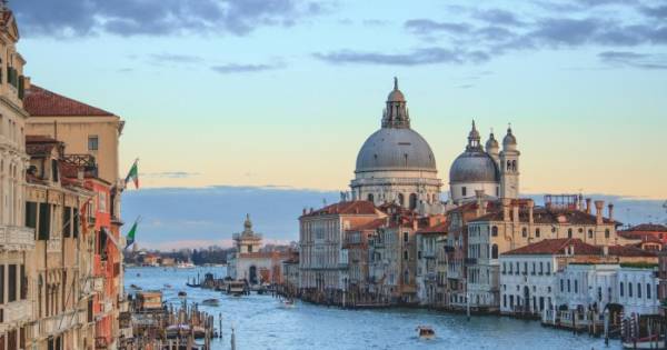 Exploring Venice Without Heavy Bags: A Practical Travel Guide