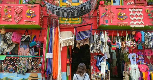 Flying to Colombia? Don’t get caught by the mandatory Check Mig (Entry & Exit) forms. See the two-form reality tha