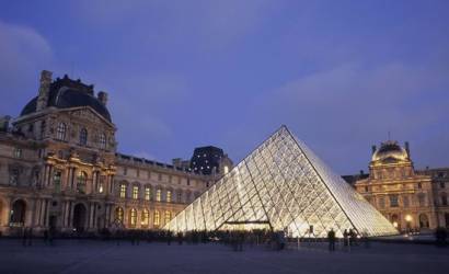 Paris attractions close due to flood risk