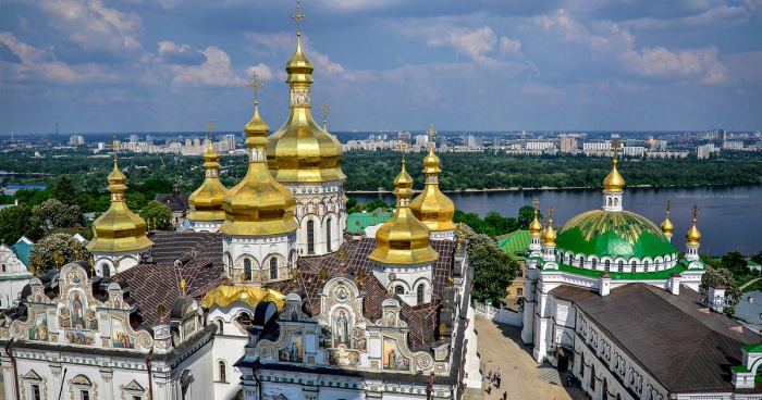 British Visitors in Wartime Kyiv: Tourism as an Act of Solidarity