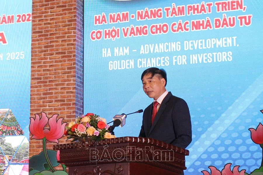 Permanent Vice Chairman of the Provincial People's Committee Nguyen Anh Chuc delivered the opening speech at the conference.