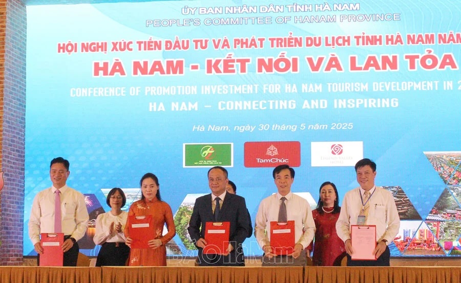 Ha Nam Department of Culture, Sports and Tourism signed a cooperation agreement with the Departments of Culture, Sports and Tourism of the provinces: Quang Binh, Phu Tho, Tuyen Quang, Bac Giang.